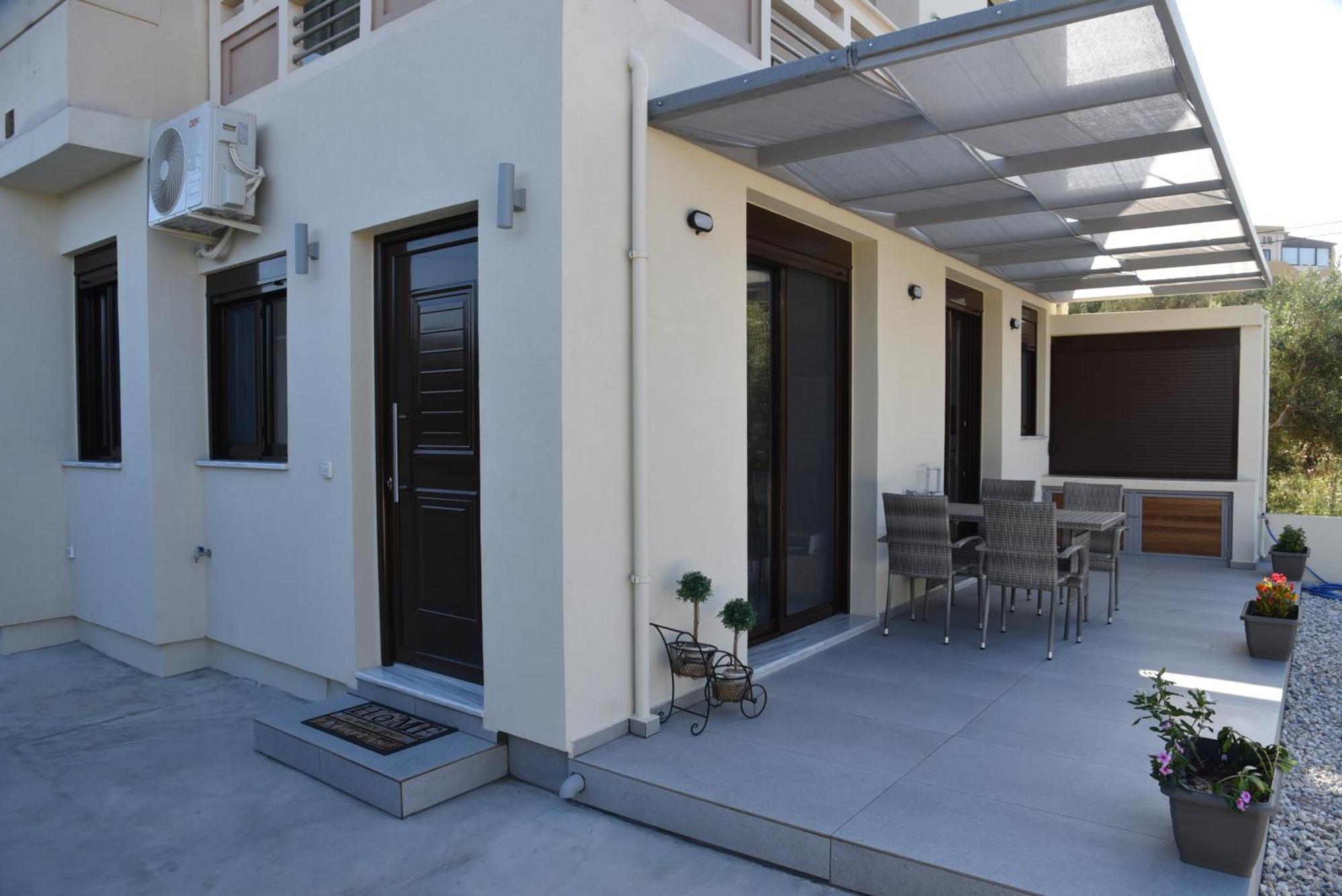 Pirgos Deluxe Apartment - Private Parking Kíssamos Eksteriør billede