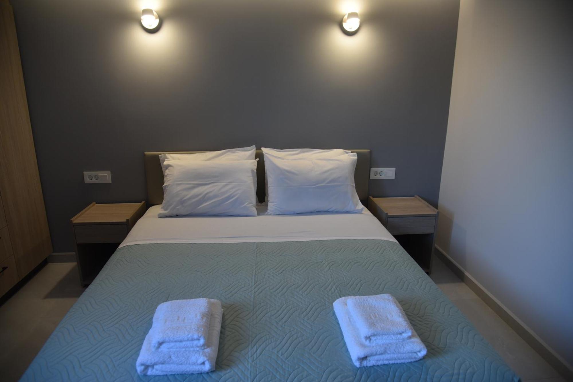 Pirgos Deluxe Apartment - Private Parking Kíssamos Eksteriør billede