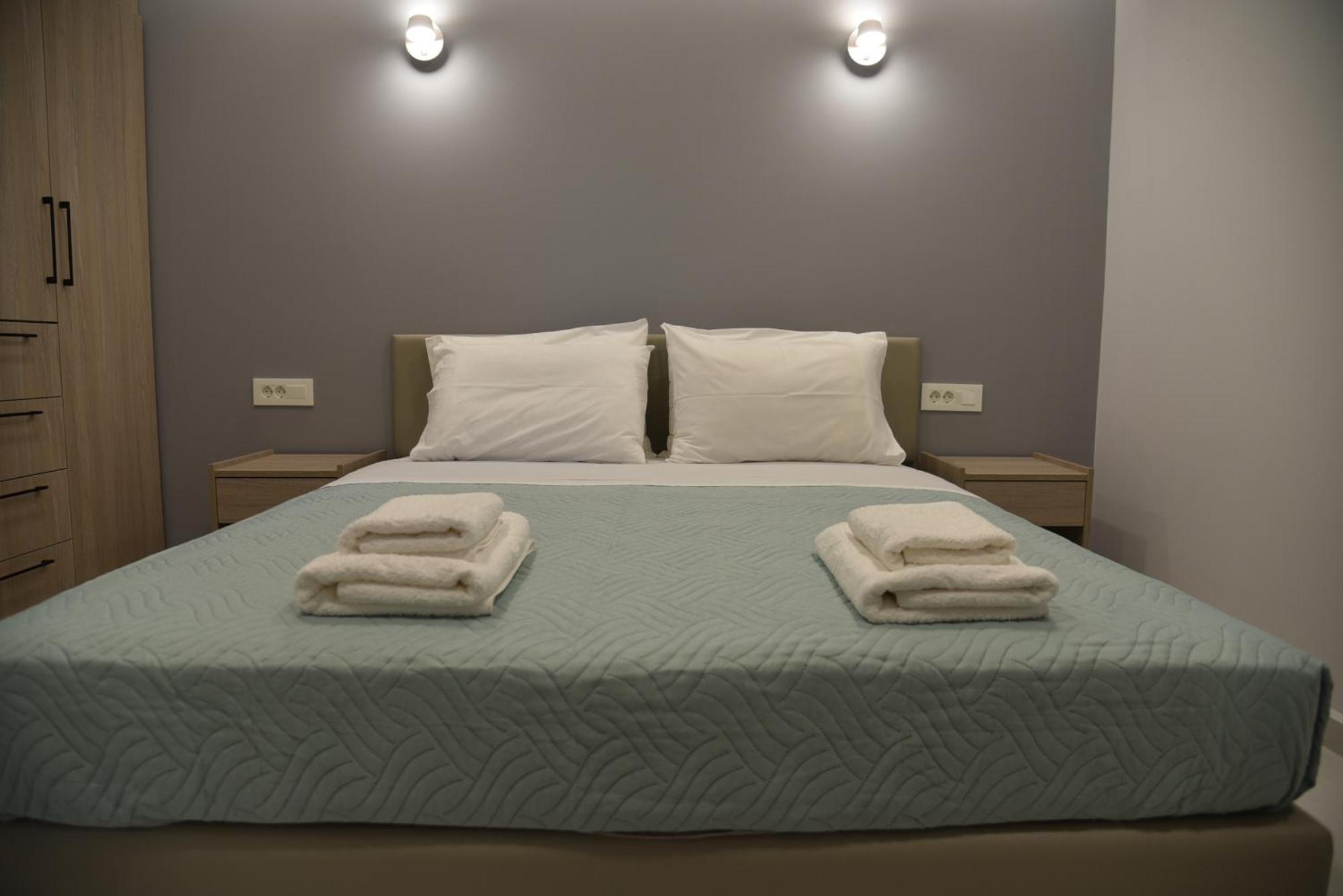 Pirgos Deluxe Apartment - Private Parking Kíssamos Eksteriør billede