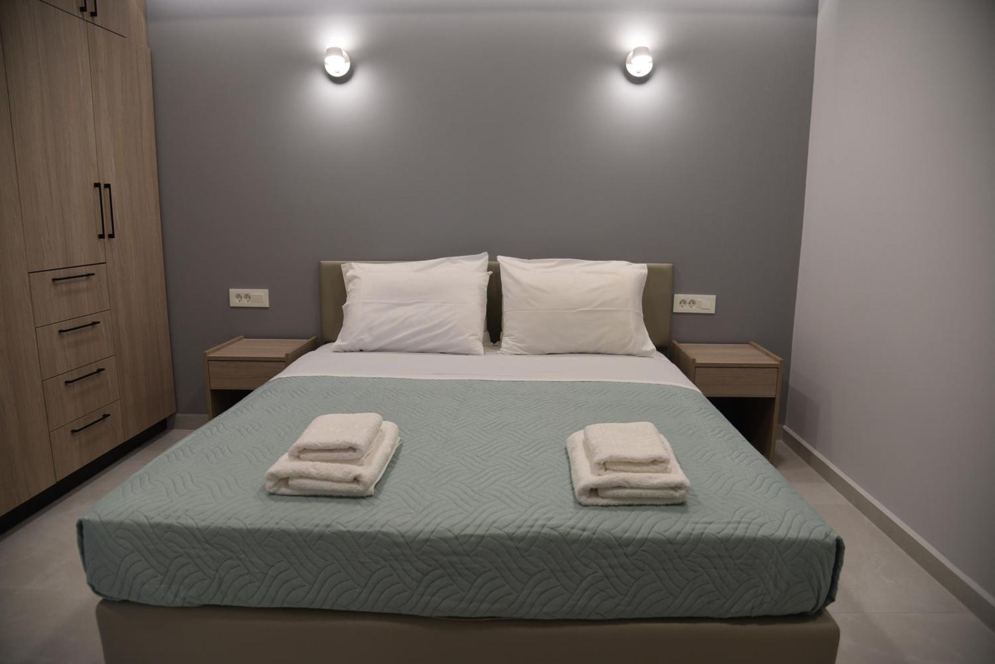 Pirgos Deluxe Apartment - Private Parking Kíssamos Eksteriør billede