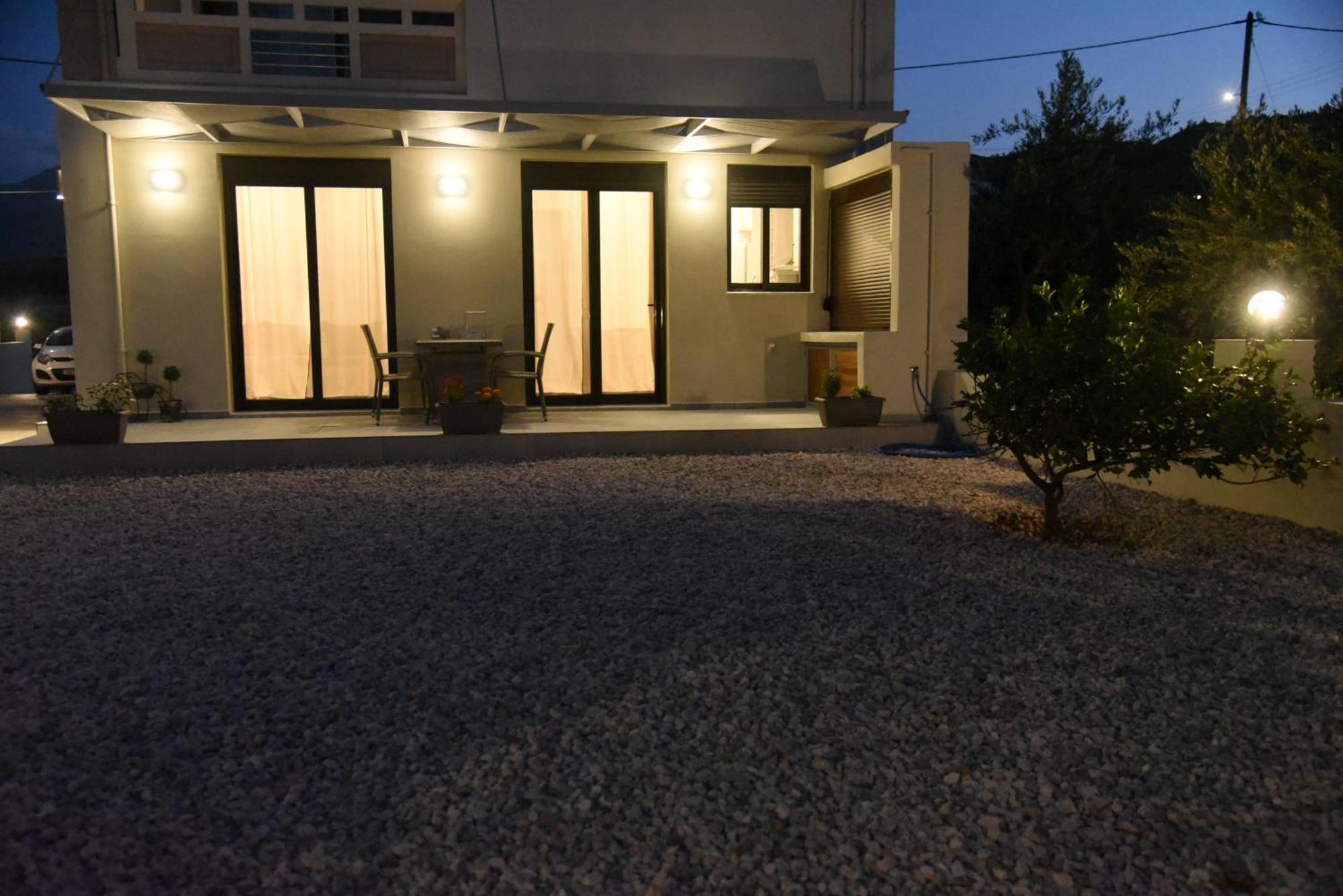 Pirgos Deluxe Apartment - Private Parking Kíssamos Eksteriør billede