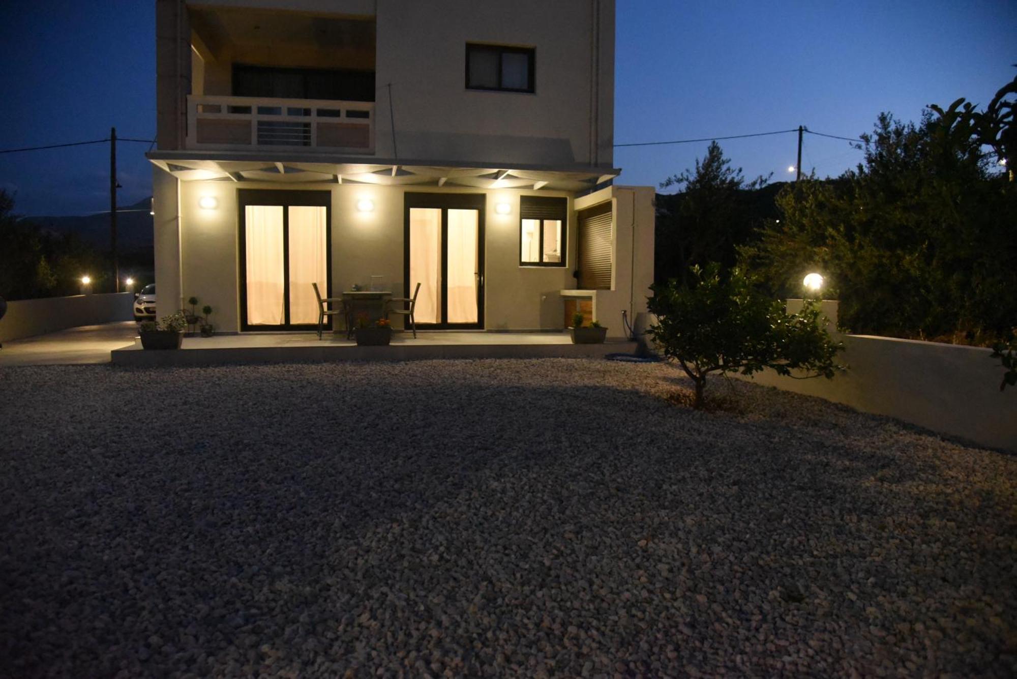 Pirgos Deluxe Apartment - Private Parking Kíssamos Eksteriør billede